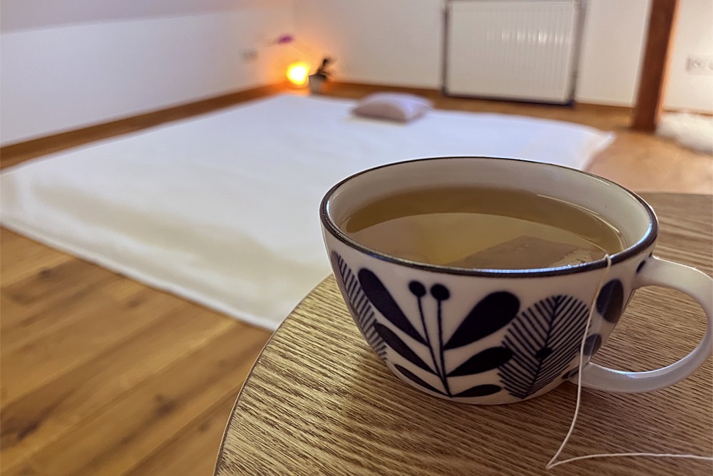 Teetasse im Energetischen Behandlungsraum